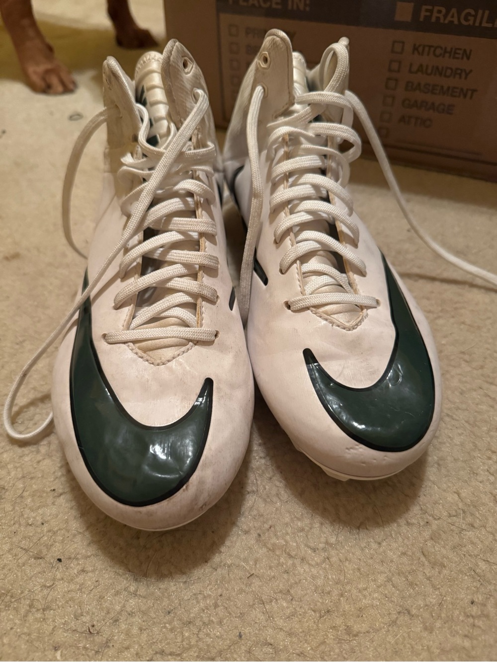 Men's White Athletic Cleats with Dark Green Swoosh Nike. 11.5